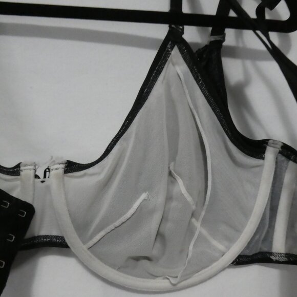 AG - ASHLEY GRAHAM | 40 DDD | Elegant Lace Black Bra | *Padding Not Included - Picture 13 of 16